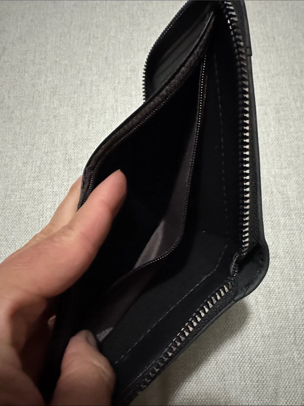 NWOT Unisex Leather Wallet-Compact Zip Around Style-Black-Multi Compartment